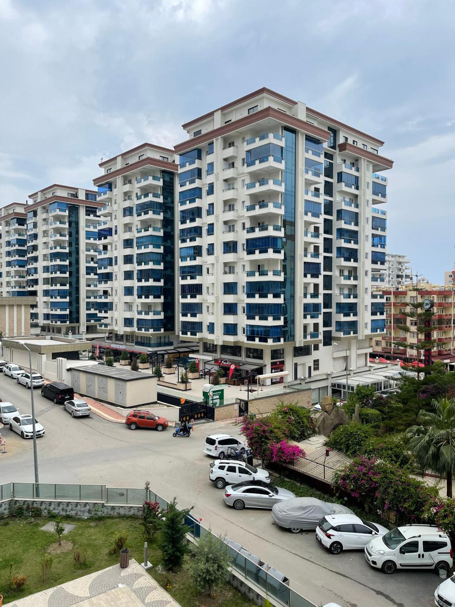 Sa Apartments! 300M To The Beach & Yekta Mall 阿拉尼亚 外观 照片