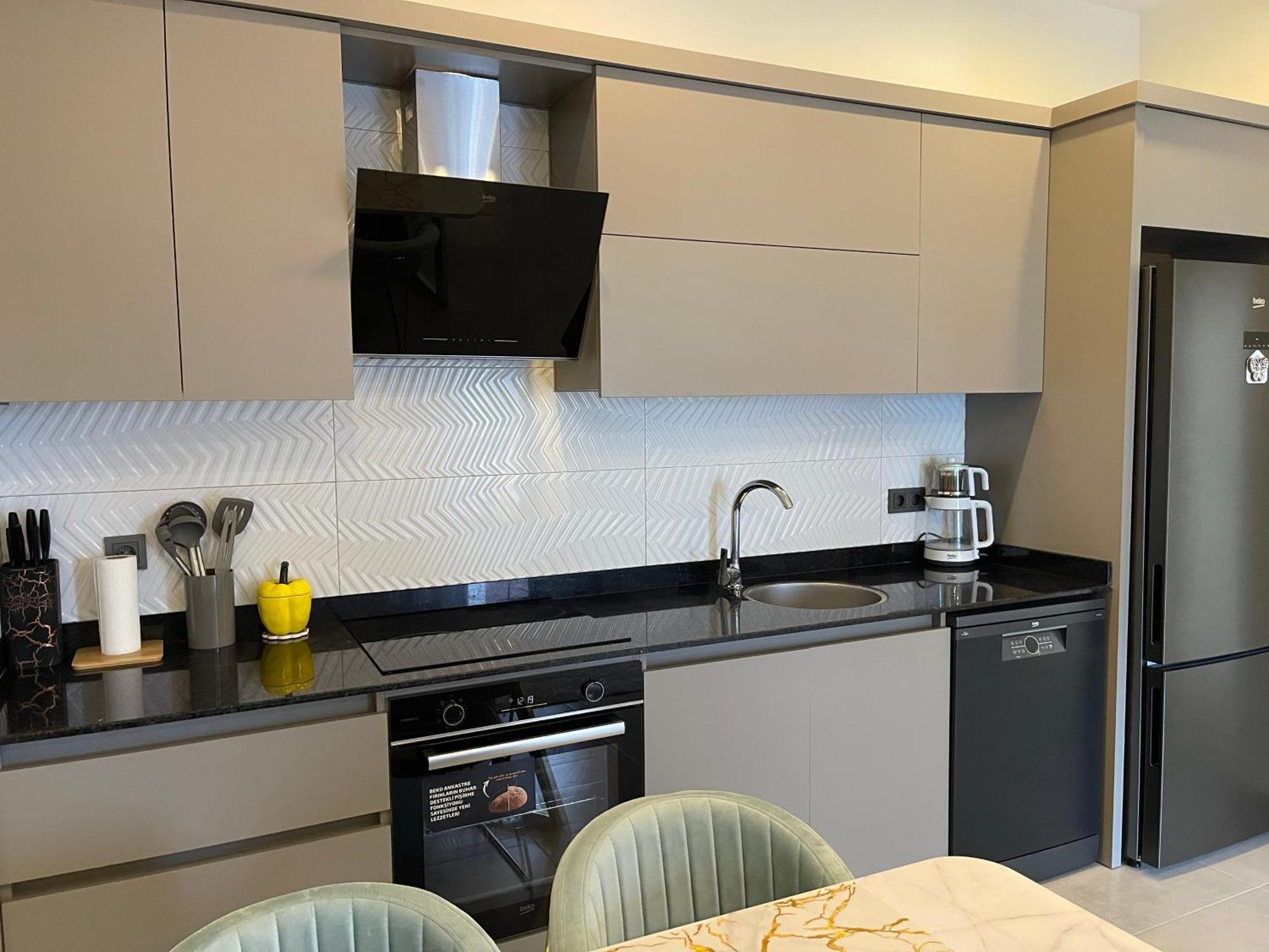 Sa Apartments! 300M To The Beach & Yekta Mall 阿拉尼亚 外观 照片