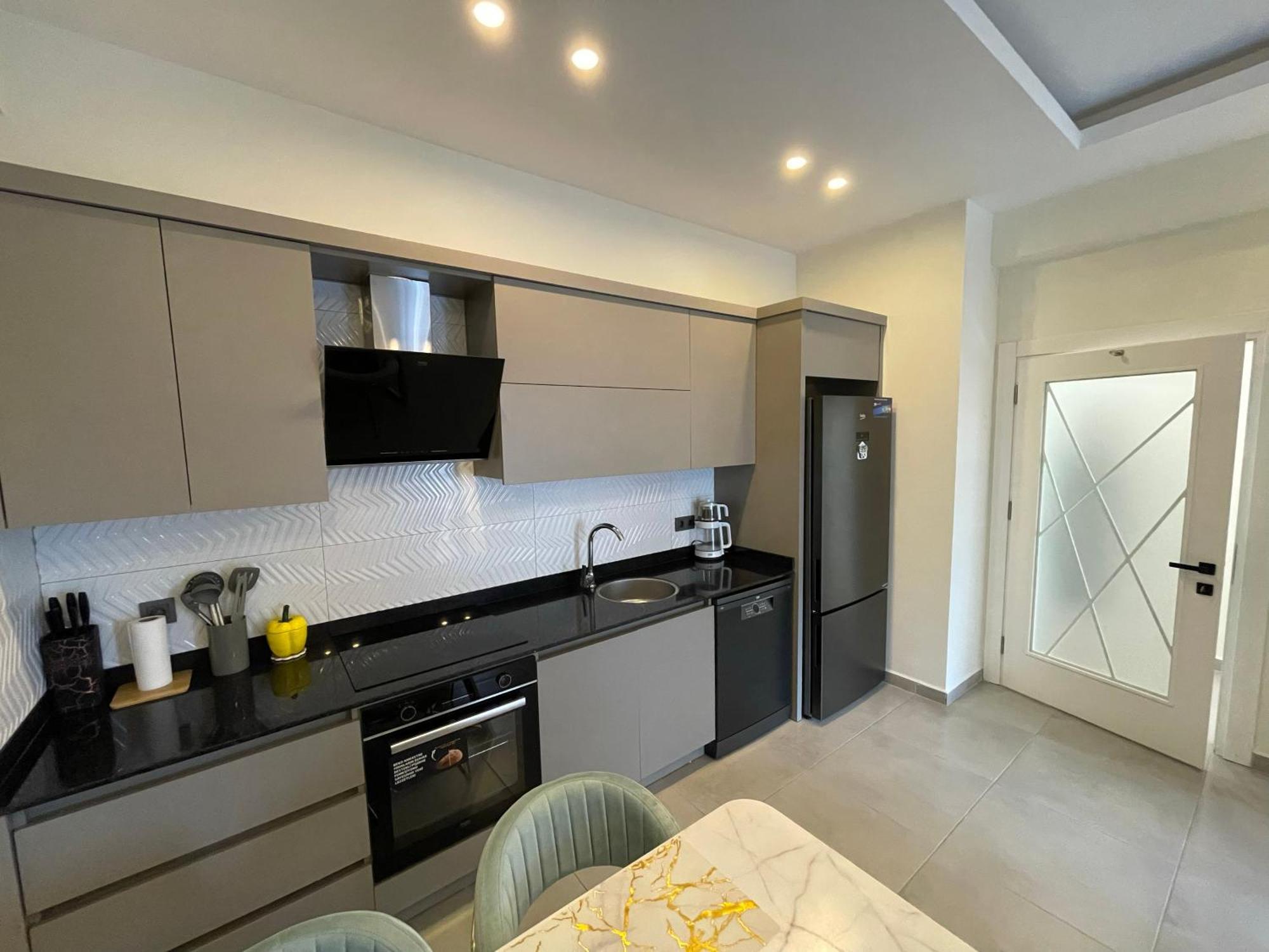 Sa Apartments! 300M To The Beach & Yekta Mall 阿拉尼亚 外观 照片